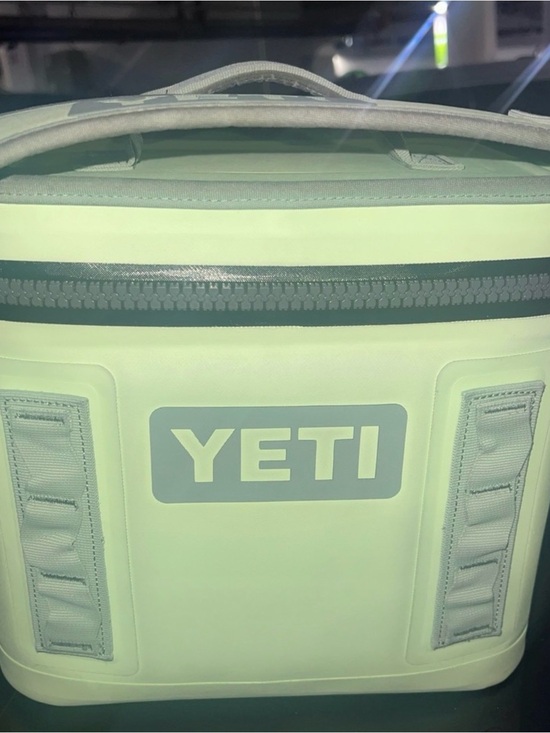 Yeti Accessories - Light green yeti hopper 12